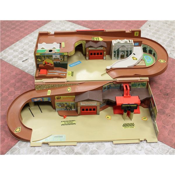 1970S HOTWHEELS FOLDING PLAYSET