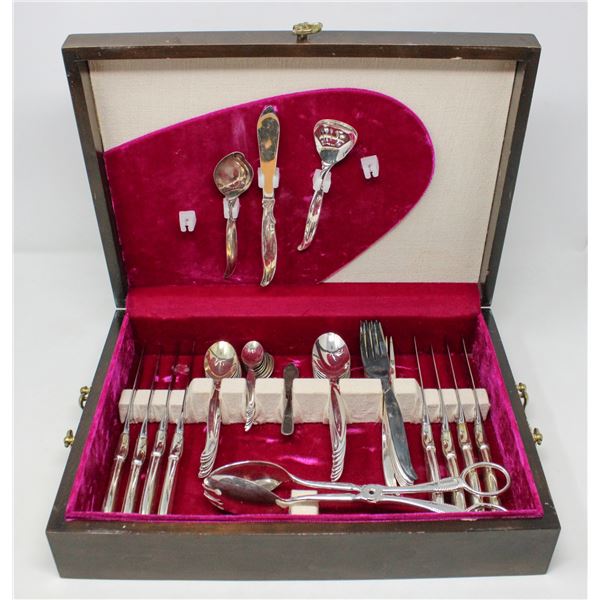 SILVER ROGERS CUTLERY BOXED SET