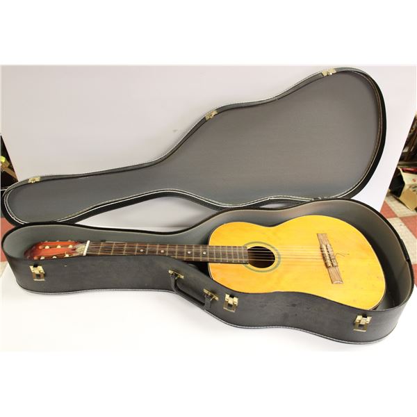 VINTAGE ACOUSTIC GUITAR WITH CASE