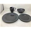 Image 2 : Mikasa Swirl Graphite Place Setting