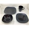 Image 2 : Mikasa Swirl Square Black Place Setting