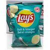 Image 2 : Lays Salt & Vinegar Chips (40 X 40G)
