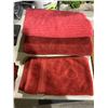 Image 1 : Set of 3 Red Bath Towels & Hand Towel