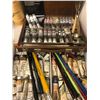 Image 3 : Shelf Lot of Artist Oil Paints and Supplies