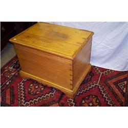 Early American Pine Small Blanket Chest #2353922