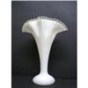 Image 1 : ELEGANT VICTORIAN MILK GLASS RUFFLED VASE #2390635