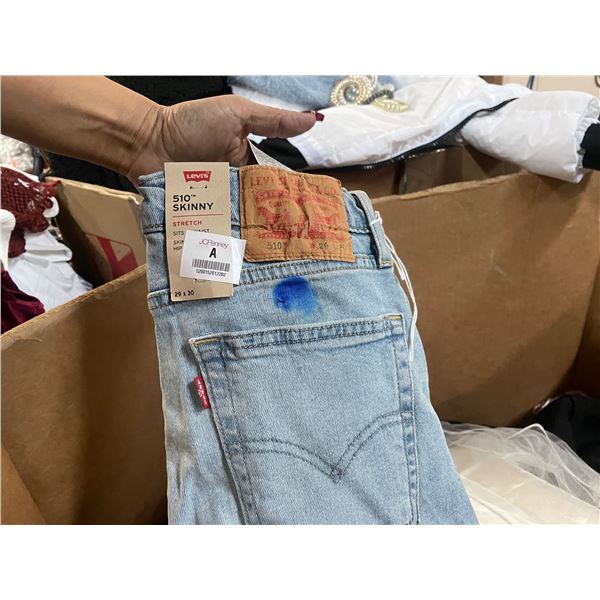 100 Piezas de Ropa Dañada.