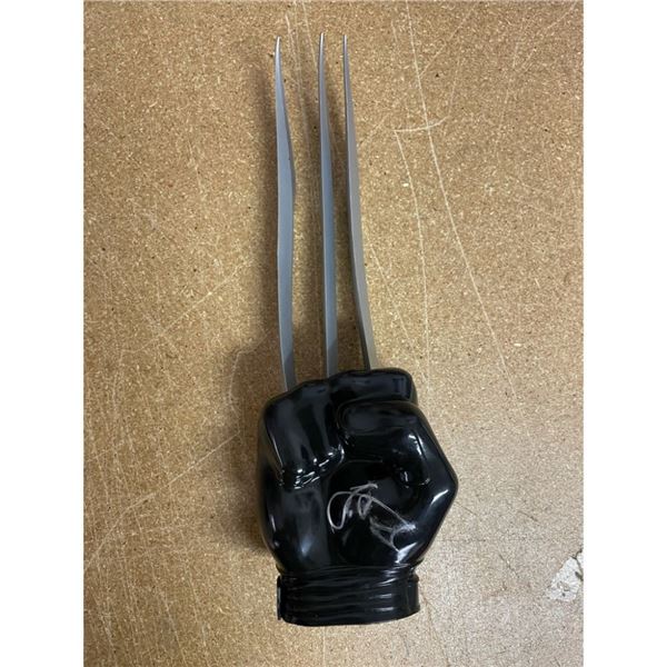 Wolverine Signed Claws