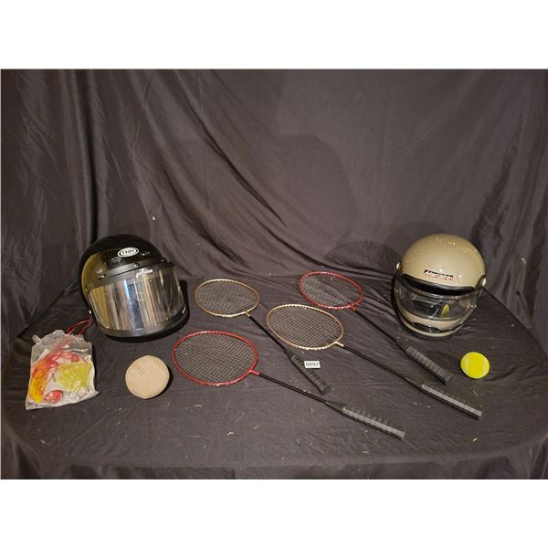 2 Helmets - 4 Badminton Rackets