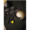 Image 3 : 2 Helmets - 4 Badminton Rackets