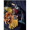 Image 2 : Rope - Ratchet Straps - Work Gloves - Fire Extinguisher - Chain - Horse Shoe