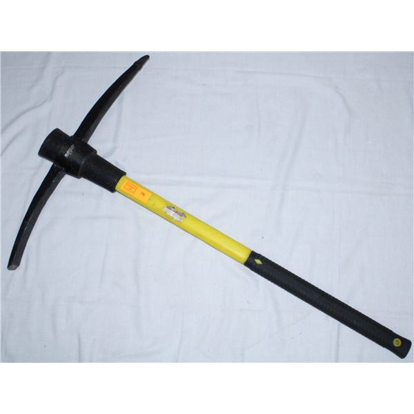 BRICO 6 LBS PICK AXE - 3' FIBREGLASS HANDLE