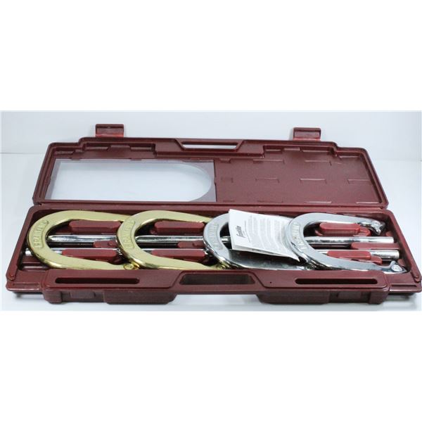 FRANKLIN HORSE SHOE GAME SET WITH CARRY CASE AND INSTRUCTION MANUAL