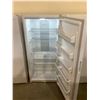 Image 2 : FRIGIDAIRE STANDING FREEZER MODEL FFFH20F3WW0