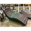 Image 2 : CHAISE LOUNGE CHAIR APPROX. 5FT LONG