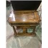 Image 1 : END TABLE APPROX. 22.5 X 14.5 X 22"