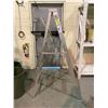 Image 2 : REYNOLDS HEAVY DUTY ALUMINUM GRADE 1 5 STEP LADDER