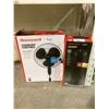 Image 1 : HONEYWELL COMFORT CONTROL 16" STAND FAN & HONEYWELL SLIM DESIGN CERAMIC HEATER