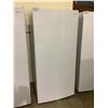Image 2 : FRIGIDAIRE STANDING FREEZER MODEL FFFH20F3WW0