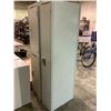 Image 2 : 2 DOUBLE SIDED CENTER ROW LOCKERS