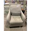 Image 1 : LOUNGE CHAIR WITH THROW PILLOW