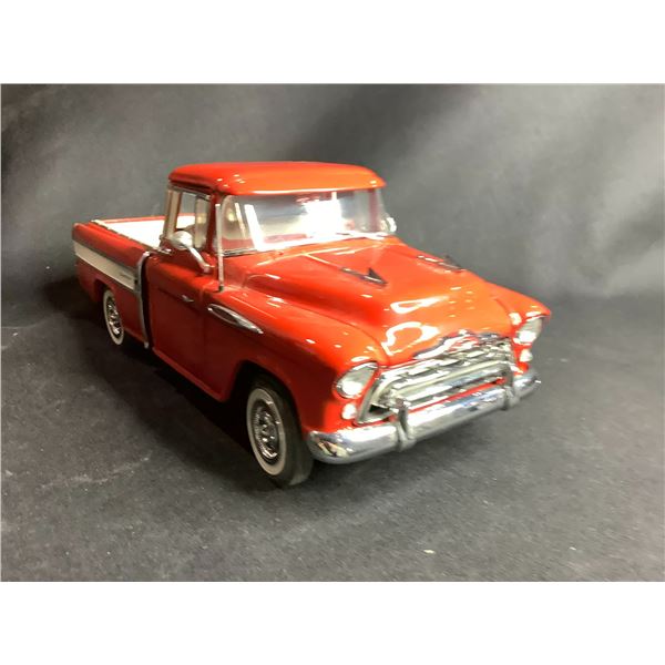 DANBURY MINT 1957 CHEVROLET CAMEO CARRIER PICKUP  1:24 SCALE WITH COA