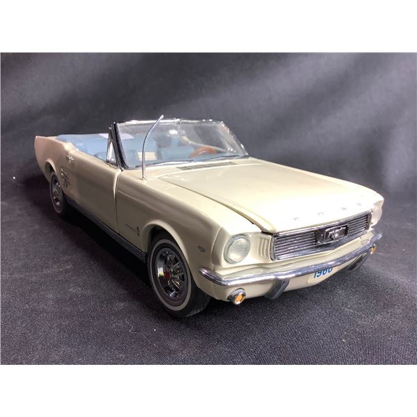 DANBURY MINT CLASSIC CARS 1966 FORD MUSTANG CONVERTIBLE 1:24 SCALE WITH COA