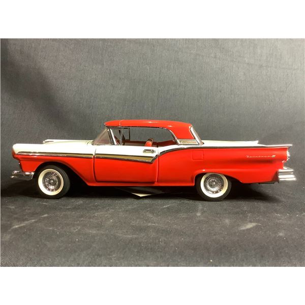 FRANKLIN MINT PRECISION MODELS 1957 FORD FAIRLANE 500 SKYLINER 1:24 SCALE WITH COA