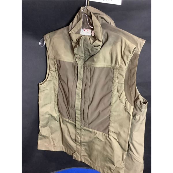 2 MEN'S FJALLRAVEN VESTS SIZE SMALL
