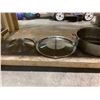 Image 4 : SHELF LOT OF ALUMINUM POTS, LIDS, DISHES, AND MORE