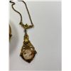 Image 2 : VINTAGE CAMEO BRACELET AND NECKLACE SET