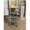 Image 2 : 3 STEP STOOL