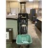 Image 2 : STOOL, STORAGE RACK & SCOTTS LAWN SPRAYER