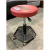 Image 2 : RED MOBILE MECHANIC'S STOOL