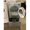 Image 2 : MAYTAG 2000 SERIES CLOTHES DRYER ON PEDESTAL MODEL YMEDE251YLO