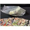 Image 2 : LOT OF ASSORTED FOOTBALL AND BASEBALL CARDS