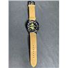 Image 2 : BRAND NEW MEN'S LATOR CALIBRE L9180 CHRONOGRAPH WATCH, 42 MM CASE, BLACK DIAL WITH YELLOW