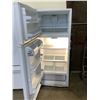 Image 2 : AMANA WHITE TOP BOTTOM FRIDGE MODEL A8RXCGFXW03