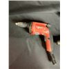 Image 2 : 3 DRILLS (HILTI & MAKITA) + 2 DEWALT BATTERIES