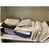 Image 1 : SHELF LOT OF ASSORTED TARPS & MOVING BLANKETS