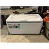 Image 1 : COLEMAN MARINE OFFSHORE PRO SERIES COOLER WITH 2 ICEPAK ICE PACKS