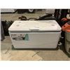 Image 1 : COLEMAN MARINE OFFSHORE PRO SERIES COOLER WITH 2 ICEPAK ICE PACKS