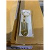 Image 2 : BOX OF 100 GOLD MERCEDES BENZ KEYCHAINS