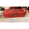 Image 2 : 2 TON CHAIN HOIST, 2 TON BOTTLE JACK AND TOOLBOX WITH HAND TOOLS