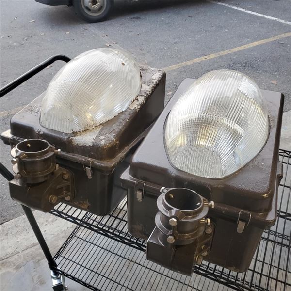 2 LARGE OUTDOOR WAREHOUSE LIGHTS