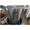 Image 3 : LOT OF CARDBOARD AND METAL BARRELLS