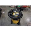 Image 1 : 12 GALLON DIRT HAWG WET DRY VAC WORKING