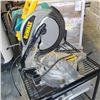 Image 1 : DEWALT COMPOUND MITER SAW