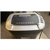 Image 2 : STAPLES PAPER SHREDDER