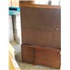 Image 8 : 3 DRAWER BROWN DESK WITH PULL OUT TRAY AND GALLERY